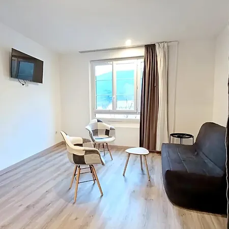 14 Au 3eme Etage, Un Superbe T2 Bis D'environ 60m2, Climatise Et Entierement Equipe Avec Terrasse Privee, Dans Un Immeuble Authentique Du 18 Eme Siecle דירה *