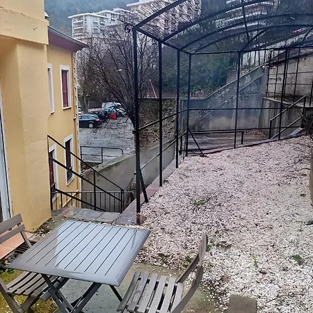 דירה 14 Au 3eme Etage, Un Superbe T2 Bis D'environ 60m2, Climatise Et Entierement Equipe Avec Terrasse Privee, Dans Un Immeuble Authentique Du 18 Eme Siecle אמלי-לה-באינס-פללדה