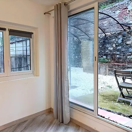 דירה 14 Au 3eme Etage, Un Superbe T2 Bis D'environ 60m2, Climatise Et Entierement Equipe Avec Terrasse Privee, Dans Un Immeuble Authentique Du 18 Eme Siecle אמלי-לה-באינס-פללדה