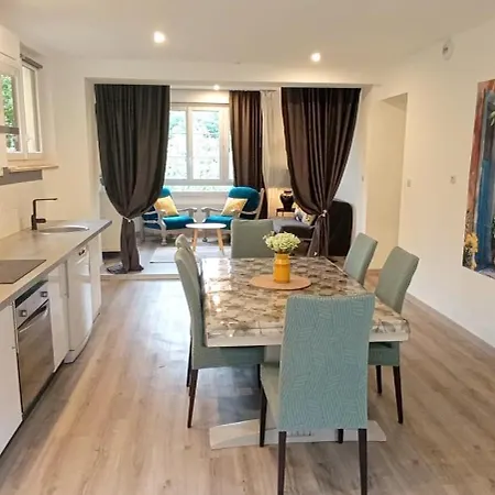 14 Au 3eme Etage, Un Superbe T2 Bis D'environ 60m2, Climatise Et Entierement Equipe Avec Terrasse Privee, Dans Un Immeuble Authentique Du 18 Eme Siecle Διαμέρισμα Amélie-les-Bains-Palalda