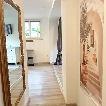 דירה 14 Au 3eme Etage, Un Superbe T2 Bis D'environ 60m2, Climatise Et Entierement Equipe Avec Terrasse Privee, Dans Un Immeuble Authentique Du 18 Eme Siecle אמלי-לה-באינס-פללדה
