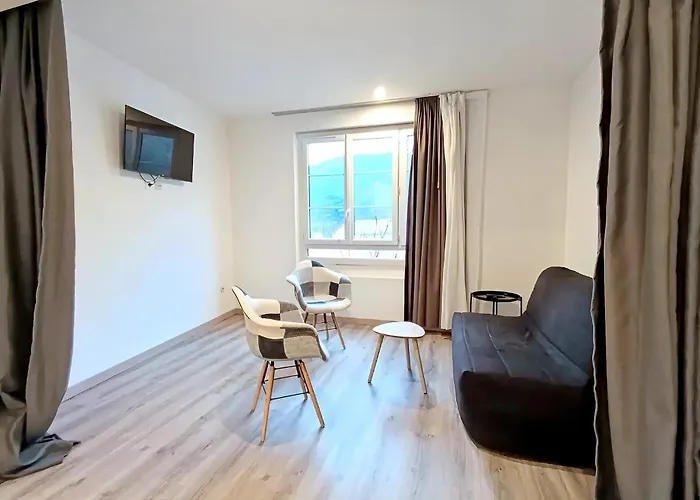 14 Au 3ème étage, Un Superbe T2 Bis D'environ 60m2, Climatisé Et Entièrement équipé Avec Terrasse Privée, Dans Un Immeuble Authentique Du 18 ème Siècle Apartamento *