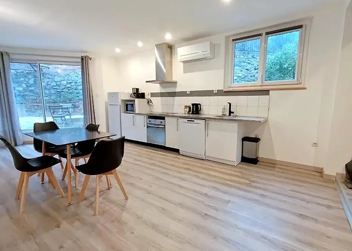 Apartamento 14 Au 3ème étage, Un Superbe T2 Bis D'environ 60m2, Climatisé Et Entièrement équipé Avec Terrasse Privée, Dans Un Immeuble Authentique Du 18 ème Siècle Amélie-les-Bains-Palalda